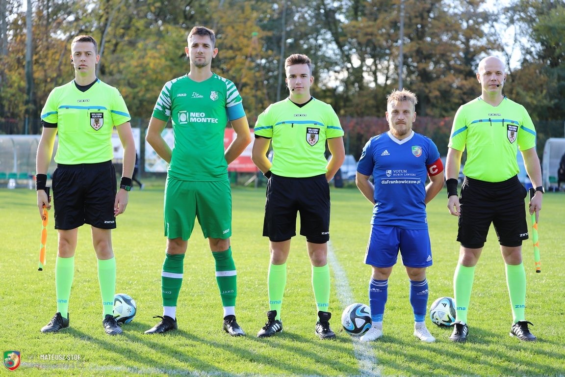 adam_michalik92's tweet image. ⚽ Debiut w 2 Lidze! 👏⚽
Kajetan Kasprzyk zadebiutuje w roli sędziego głównego w rozgrywkach @_2liga_. To ważne wydarzenie dla całego środowiska sędziowskiego @DolZPN ⚽️
Gratulacje i powodzenia w dalszym rozwoju kariery! 👏