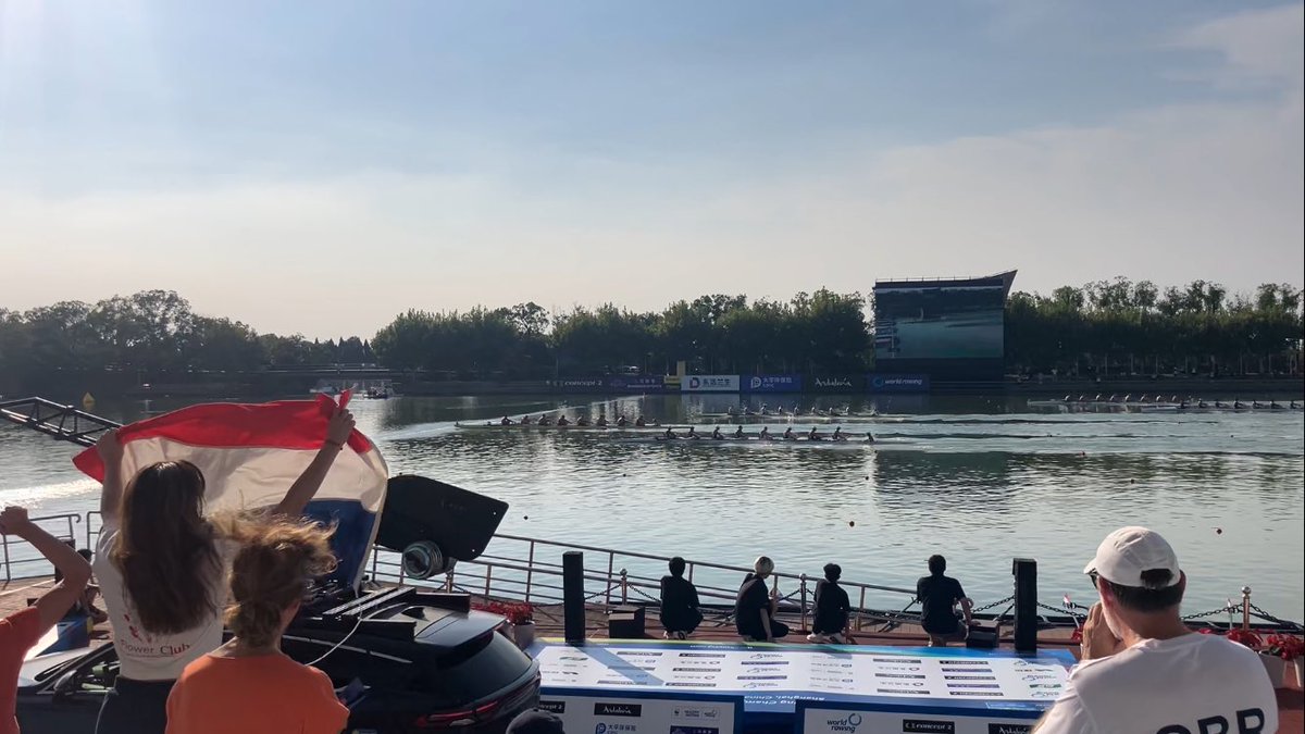 エイトは男女ともオランダが優勝。
イギリスの男子エイトが負けるのは2021年の東京オリンピック以来？

エイトの前は軽量級シングルスカルの決勝。同じ質量の選手同士で競い合っているのにスピードに差が出るのが面白くて、いつかオリンピックに復活する日が来る気がしてきます。
