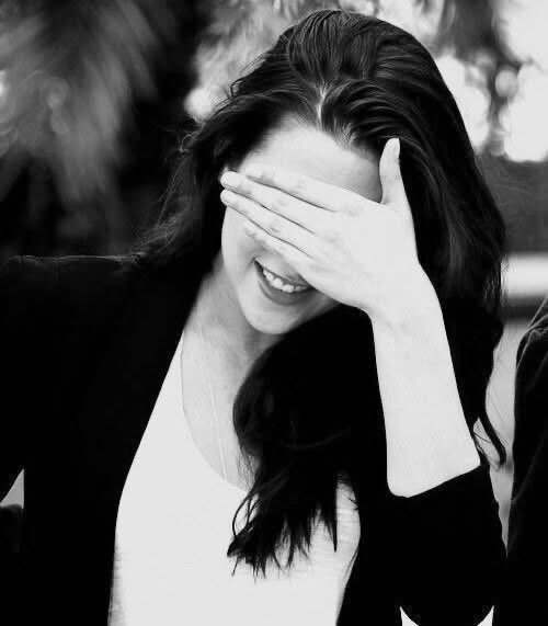 Akılsız insan; bir akla ihtiyacı olduğunu akıl edemez:))