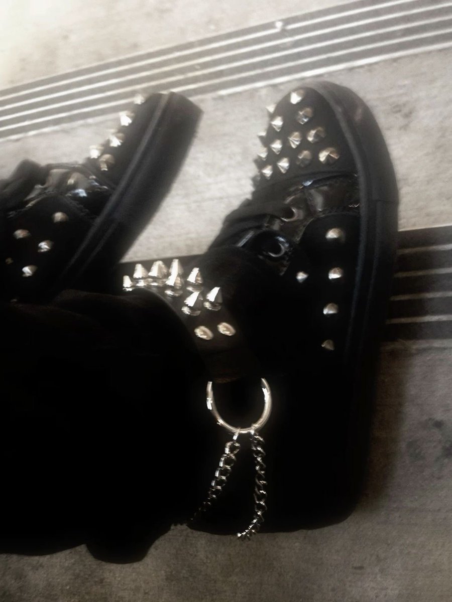 NEW SINGLE OUT EVERYWHERE🚨

linktr.ee/yoraide