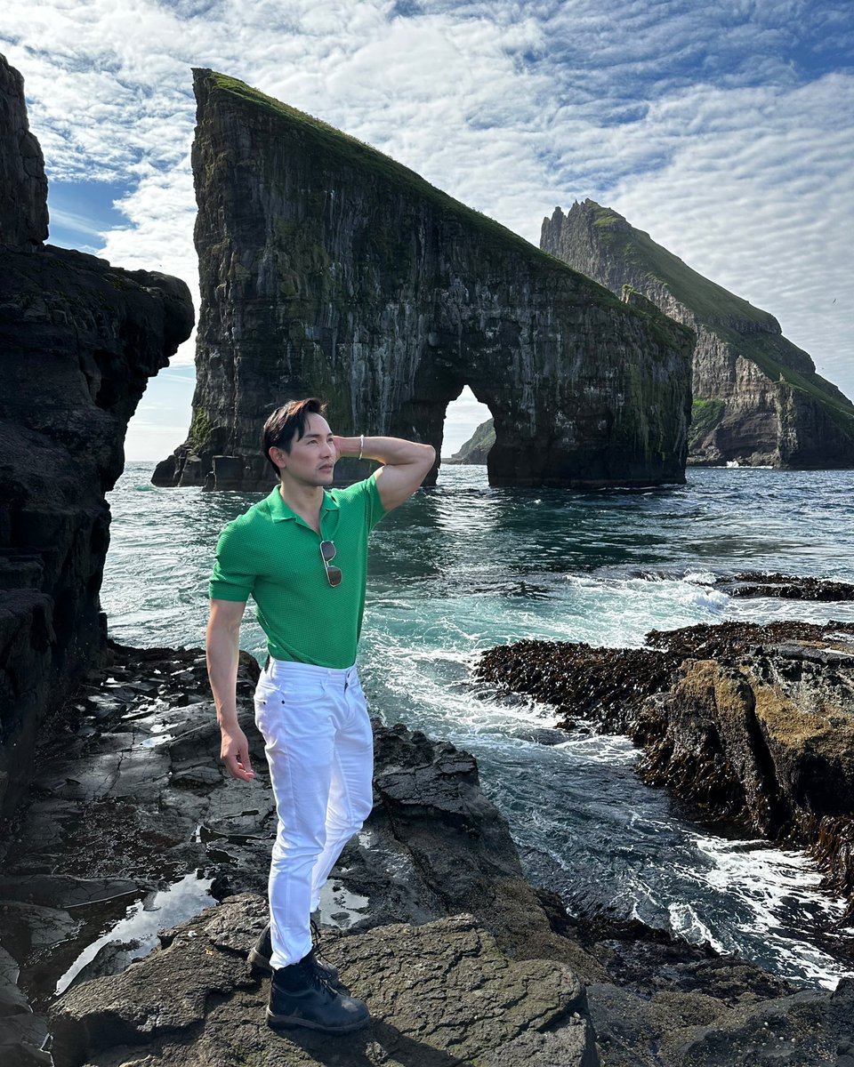 JoeTrivisvavet's tweet photo. Drangarnir สวยมากกก ทัวร์เต็มเลยต้องจ้างเหมาเรือมาเอง ปรากฏดีมากเพราะบนเกาะไม่มีใครเลย…😇💚💚💚

#orlebarbrownthailand #OrlebarBrown #FEELSUMMER #OBsAroundTheWorld #HOLIDAYBETTER #drangarnir #faroeislands https://t.co/9yzCq1pZx9