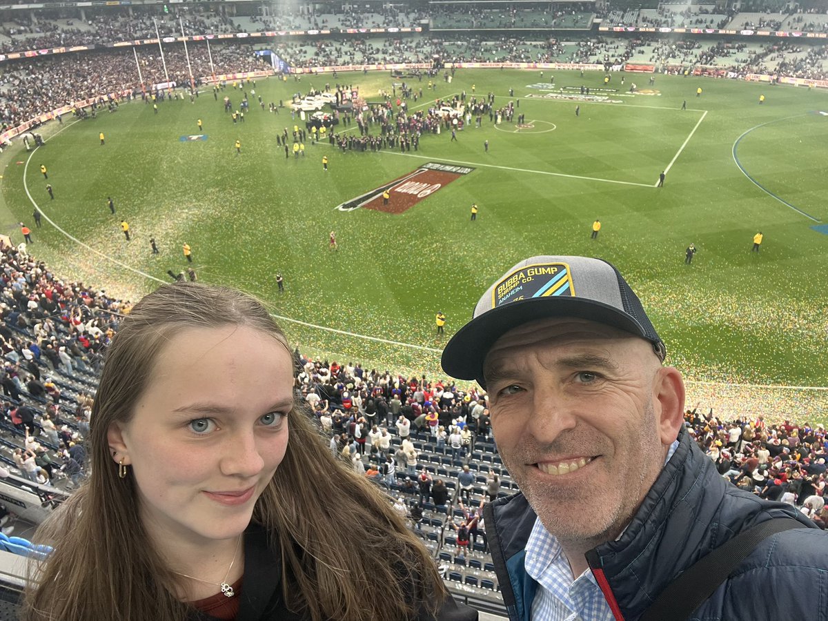 charlesdavis75's tweet image. Awesome day at the MCG with G to watch Snoop Doggy Dogg and the #AFLGrandFinal