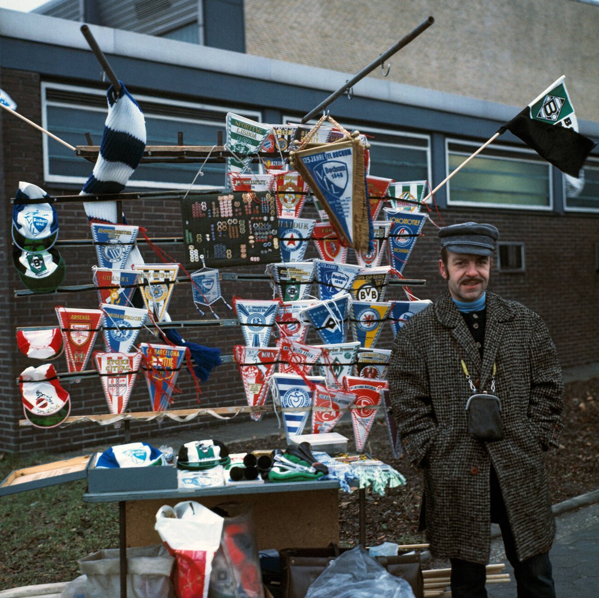heute vfl anne castroper
kann ich euch was mitbringen?

(foto: saison 76/77, castroper straße)