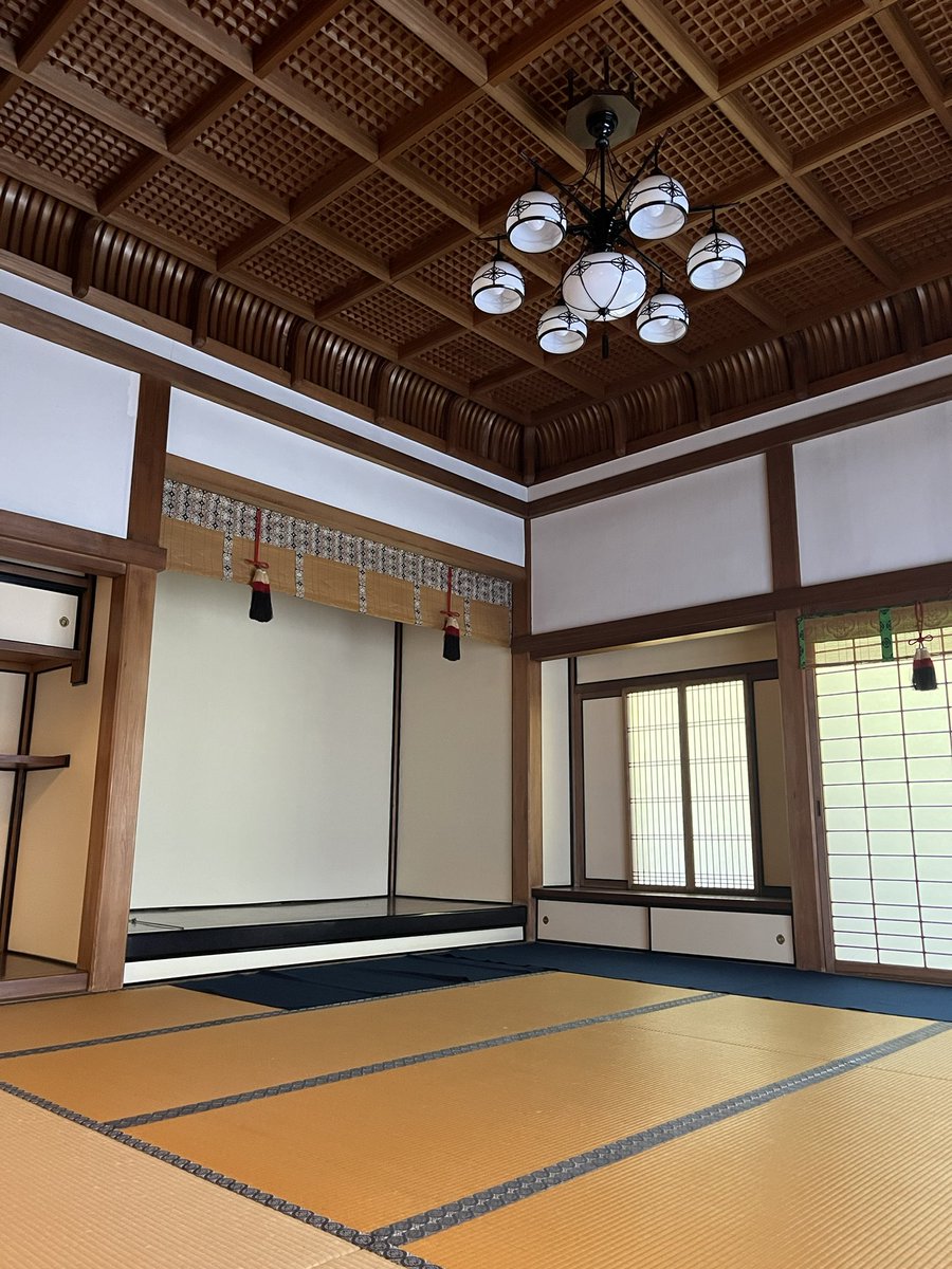 平安神宮茶会、前日搬入。

明日はどんなゲスト様とのご縁があるのでしょうか。たのしみです。