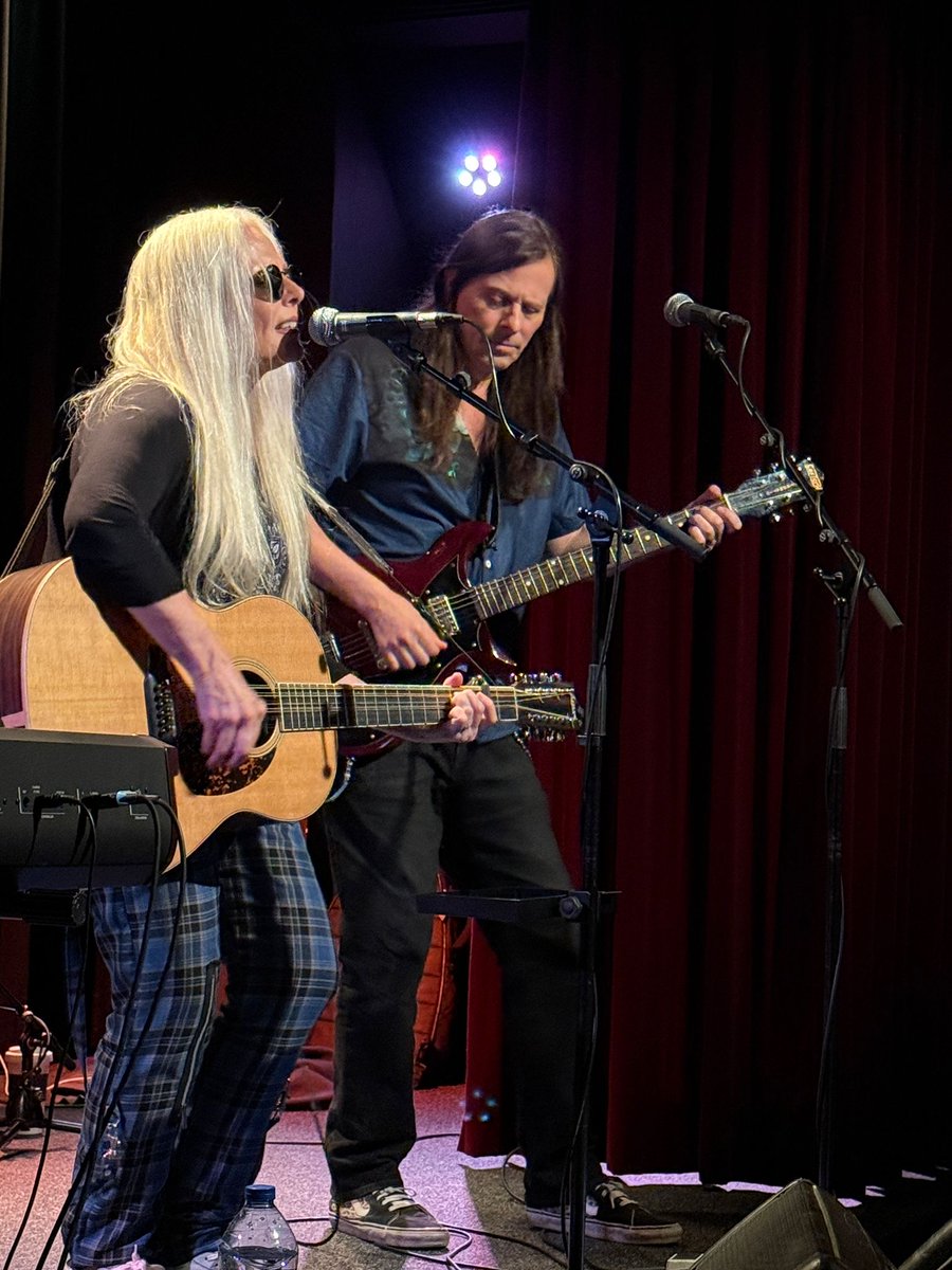 TODAY (Sat.) I play 2 SOLD OUT shows w <a href="/astridyoung/">astridyoung</a>  in Neerkant NL. You  can catch us tomorrow in Nijmegen <a href="/ThiemeloodsNL/">Thiemeloods</a> , tickets remain. 4pm  matinee show tomorrow.   

linktr.ee/kenstringfellow for all my shows! 

Photo <a href="/JeroenSchriks/">Jeroen Schriks</a>