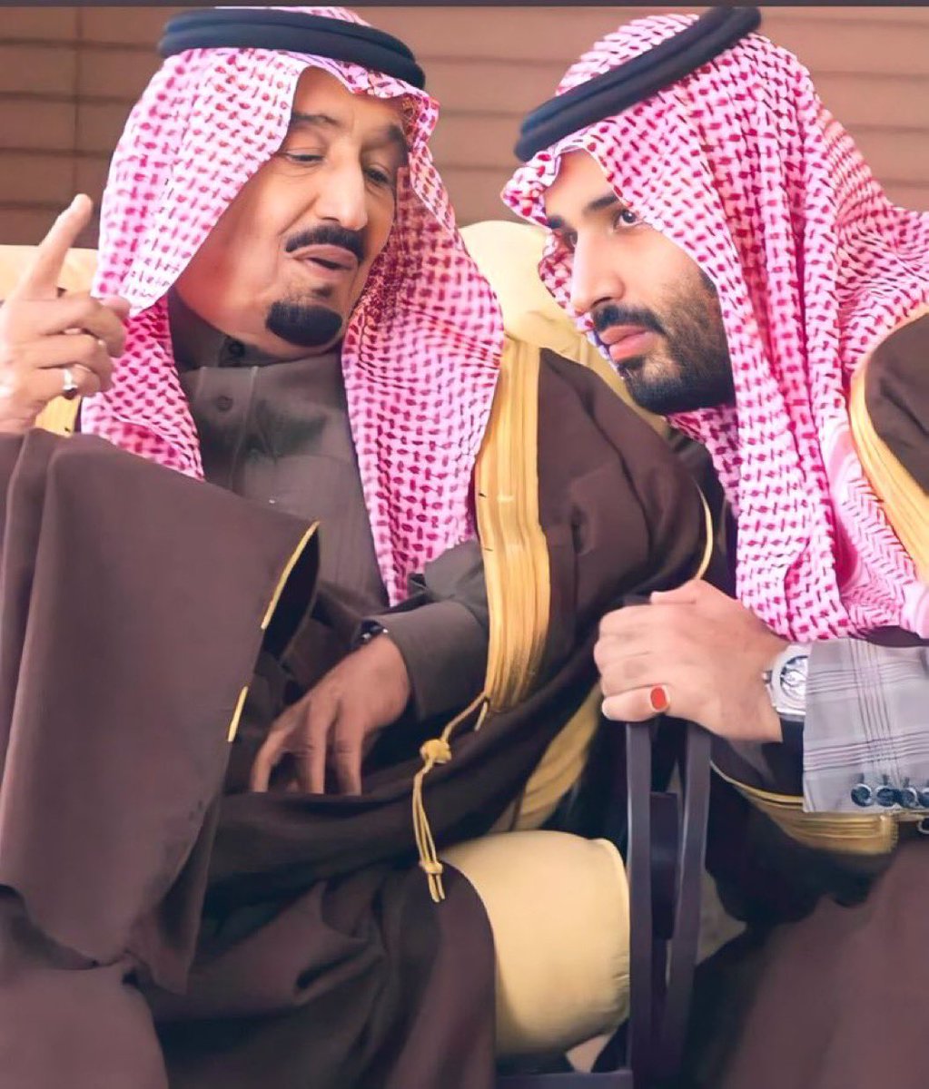 الملك سلمان بن عبدالعزيز وولي العهد صاحب السمو الملكي الامير محمد بن سلمان حفظهما الله تعالى وأمدهم بالعمر الطويل... ازاد الله قوتهم وعزمهم ففيهما الامن والامان في ازدياد وفيهما نحنُ الشعب السعودي في نعم كثيرة جداً سببها الله ثم خادم الحرمين الملك سلمان و ولي العهد الامير محمد ❤️