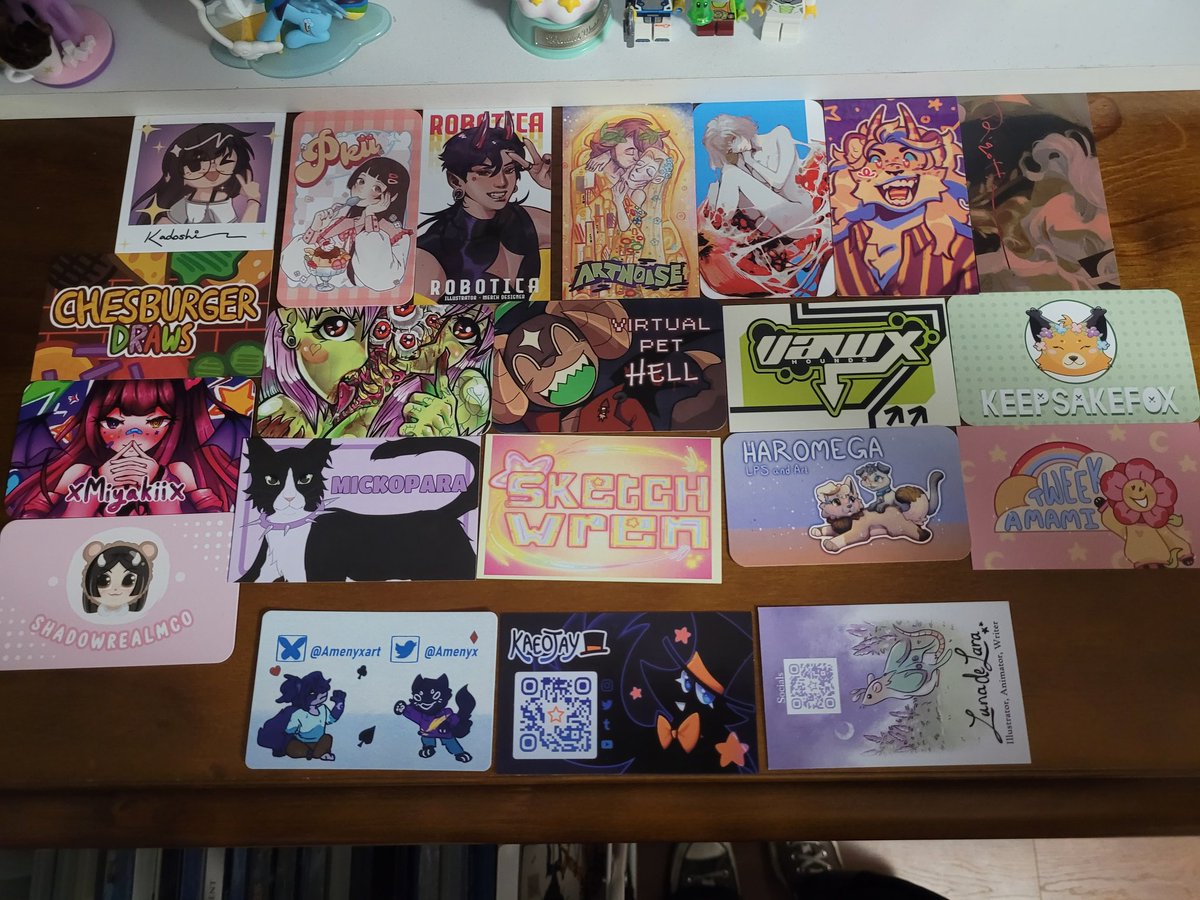 MutantTeacup's tweet photo. Business card haul (front and back) from people I either bought from or just thought had cool art https://t.co/NFlFTgzUoK