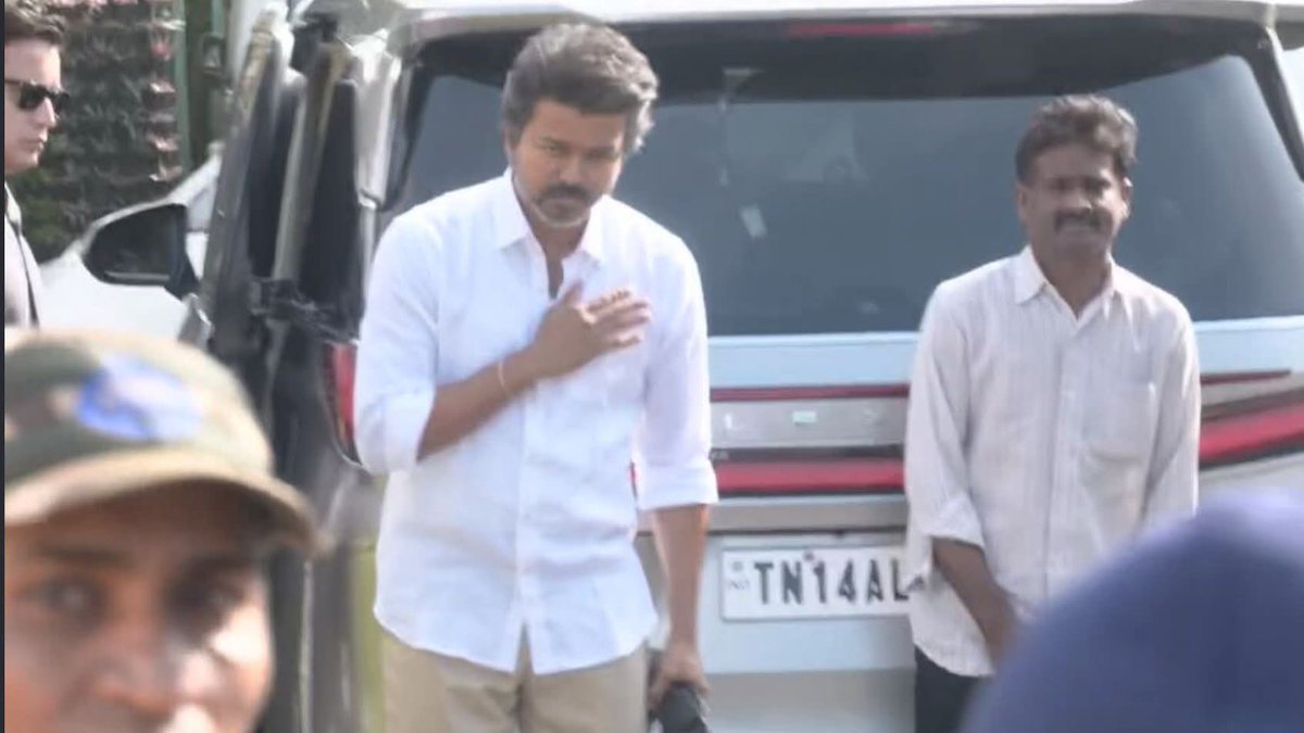 rtamiloramar's tweet photo. கட்டுக்கடங்காத கூட்டத்தை காலாண்டுத் தேர்வு விடுமுறைக் கூட்டம்  என்று உதயநிதி அடிவருடிகள் நினைப்பார்கள் எனில் அவர்களுக்கு மேலும் ஒரு திகிலூட்டும் செய்தி ,

2026 சட்டப்பேரவைத் தேர்தல் முழு ஆண்டுத் தேர்வு விடுமுறையில் தான் வரும் என்பதை நினைவுபடுத்த விரும்புகிறேன் 😊😊
@TVKVijayHQ https://t.co/iTPZaTdvW9