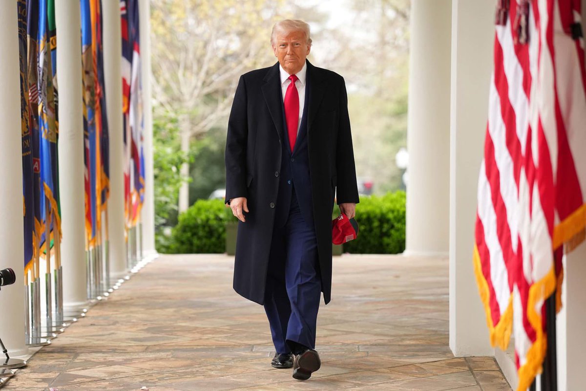 Investments_CEO's tweet image. RUMOR ALERT: 🚨 

🇺🇸 PRESIDENT TRUMP TO DECLARE 0% TAX ON U.S. BASED CRYPTOCURRENCIES