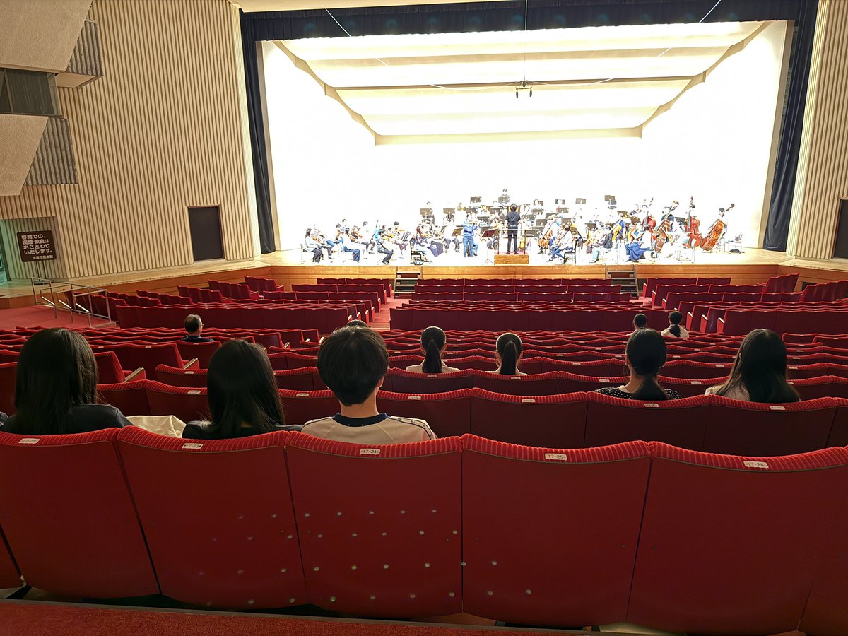 出雲市民会館にて、
午前は楽団員指導による楽器の練習会、午後はオーケストラのリハーサル見学
地元の小中高校生の皆さんが参加してくださいました。

明日9/28 は、島根定期演奏会🎵
飯森範親さん、周防亮介さんとのチャイコフスキー、ドヴォルザークの名曲をお楽しみに‼️
bit.ly/4gNH0km