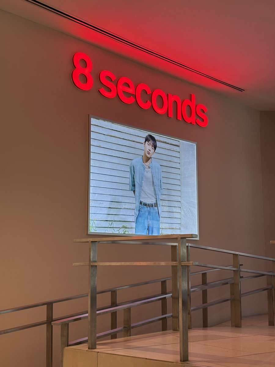 wongyurijib's tweet image. went to uptown mall earlier and i didn't know that tfs store wonwoo saw was now closed and replaced with sunoo's ad now 😆