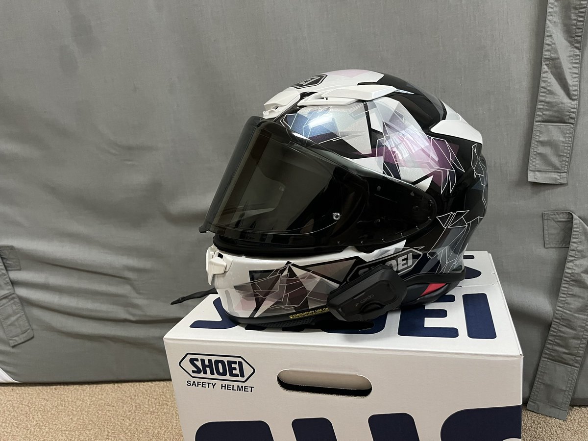 AdPmdd's tweet photo. このタイミングで納ヘル&amp;インカム新調！
#SHOEI
#cardo 
#Z-8
 #バイク乗りと繋がりたい https://t.co/F4kX7Yksez