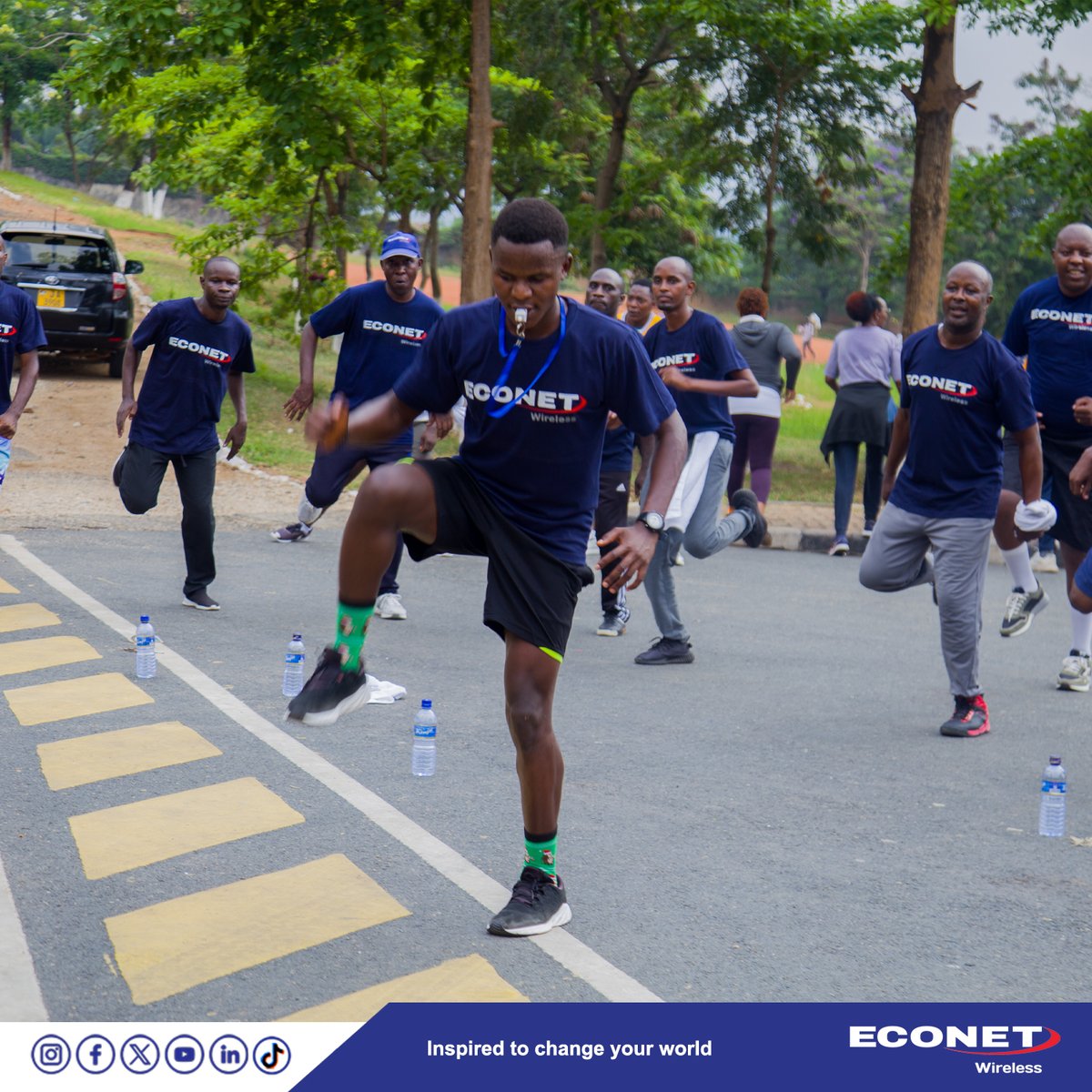 Econet257's tweet image. Kila Ijumaa saa 10 jioni, #TeamEconet huungana kwa #WellnessProgram 🏃‍♂️💪 

Tukipunguza stress, kujenga mshikamano na kujiandaa kutoa thamani kubwa zaidi kwa wateja wetu. 

Afya Yetu = Huduma Bora! 💙

#EconetCares 
#CustomerFirst