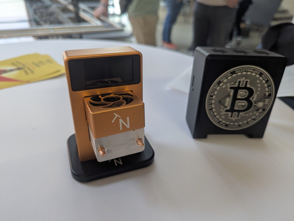 Wer einen Nerd Axe Gamma in schöner Aluminium Optik auf dem Blocktrainer Event erwerben möchte, der kann sich gerne bei Timo von <a href="/nerdminer_de/">Nerdminer.de</a> melden✌🏻😁

Oder einfach im Shop mit Code "Helper5" bestellen und 5% sparen!😎😎
nerdminer.de/products/nerda…