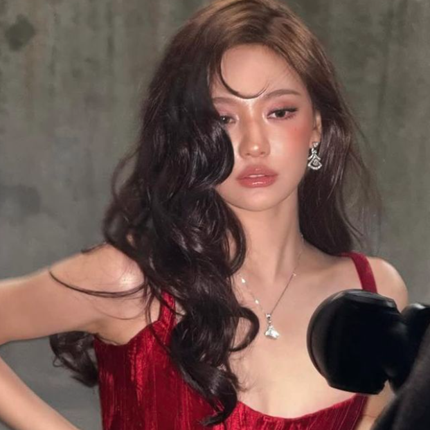 aespa's Ningning to a fan asking if they should go to work:

"Of course make money"