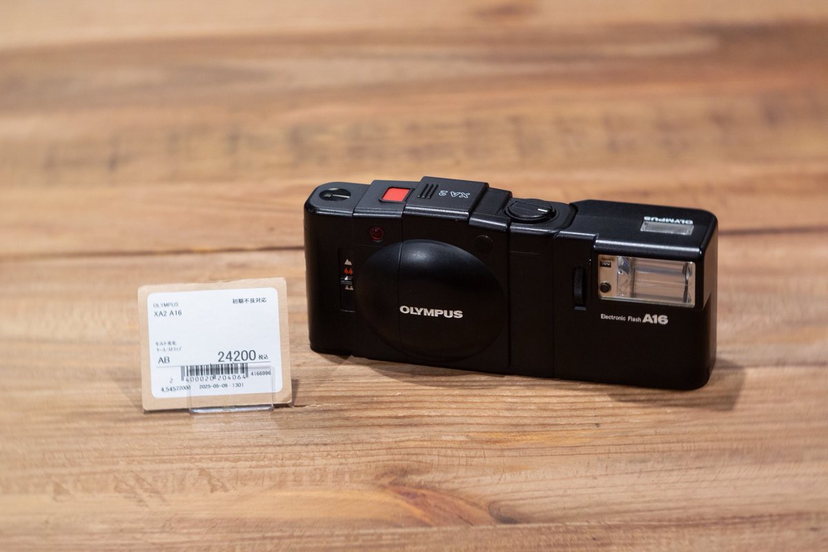 スタッフTです 珍品！OLYMPUS のストロボA16がXA2と共に入荷！ 装着