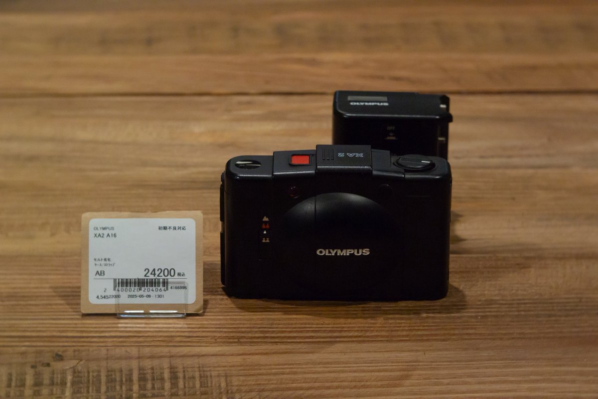 スタッフTです 珍品！OLYMPUS のストロボA16がXA2と共に入荷！ 装着