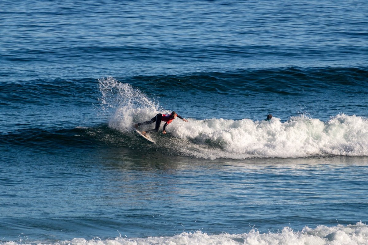 E xa temos as catro rapazas finalistas deste Edommo Junior Pro Razo 2025, by Espazo Nature

Elas son: 

🇪🇸Carla de la Morera
🇪🇸Enara Palacios
🇫🇷Lilou Rumiel
🇵🇹Maria Dias

Boísima sorte!! 

worldsurfleague.com/events/2025/ju…