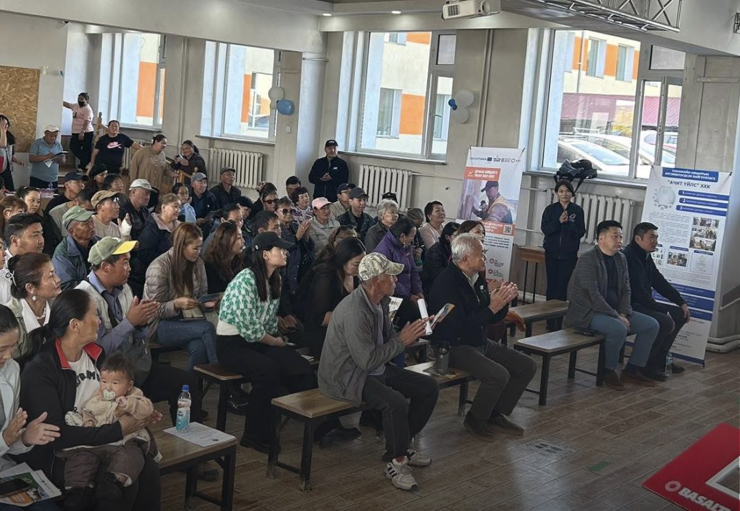 УИХ-ын гишүүн Г.Лувсанжамцын санаачилгаар хэрэгжиж байгаа “Дулаанбаатар” аян Чингэлтэй дүүрэгт үргэлжилж байна. Өнөөдөр ЧД 11, 12, 21, 22 дугаар хорооны иргэдтэй уулзалт хийлээ. 

Аяны хүрээнд иргэдийг сэдэлжүүлж дулаалгын ач холбогдол, дулаалга хэрхэн зөв хийх аргачлал, ногоон