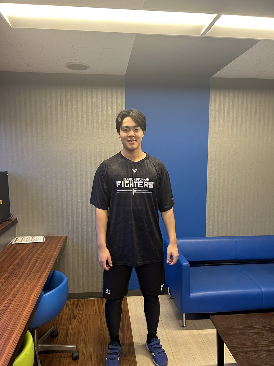 今日は、イースタンリーグ、日本ハムvsヤクルト戦取材の為、鎌ケ谷スタジアムに行って来ました！試合前に、日本ハム柴田選手に話を聞いて来ました！

#見てきて藤夫
#日刊スポーツ
#田村藤夫
#北海道日本ハムファイターズ
#柴田獅子