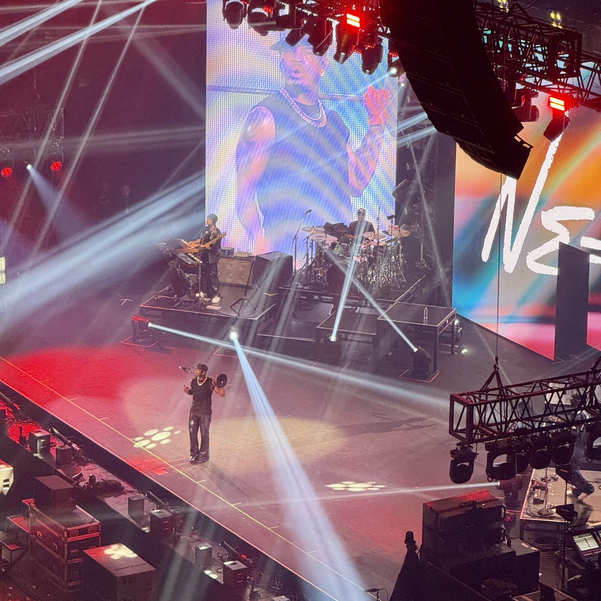 matsu180's tweet photo. 圧巻のNE-YOのライブ、あっという間の90分♫
個人的にスゴい思い入れのある曲、”Champagne Life”も聴けて感動😊
でもまさか、アバンギャルディが登場するとは、、、意外過ぎた💦
#NE_YO
#清水翔太
#アバンギャルディ
#LIVEinKOBE2025 https://t.co/EDhW7cU9ES