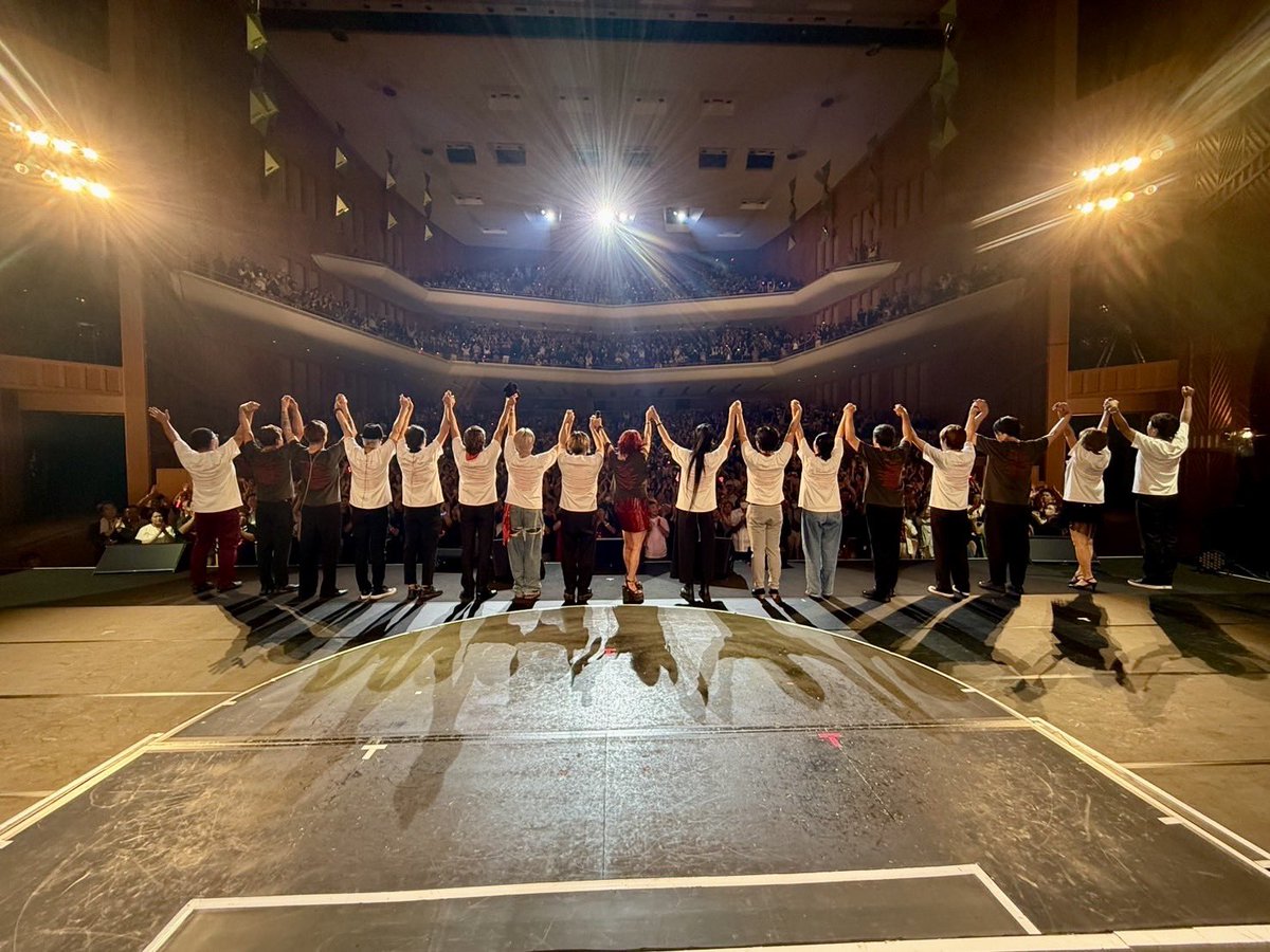 55REDツアー8本目💃
ふくやま芸術文化ホールリーデンローズ🌹
ありがとうございました❣️

フラメンコギター🕺
徳永康次郎さんひと足お先に千秋楽でした👏

平和への願いを込めたインスタライブもチェックしてくださいね👀✨

次回は10月3日新潟県民会館でお待ちしてます❣️

#大黒摩季 #55red