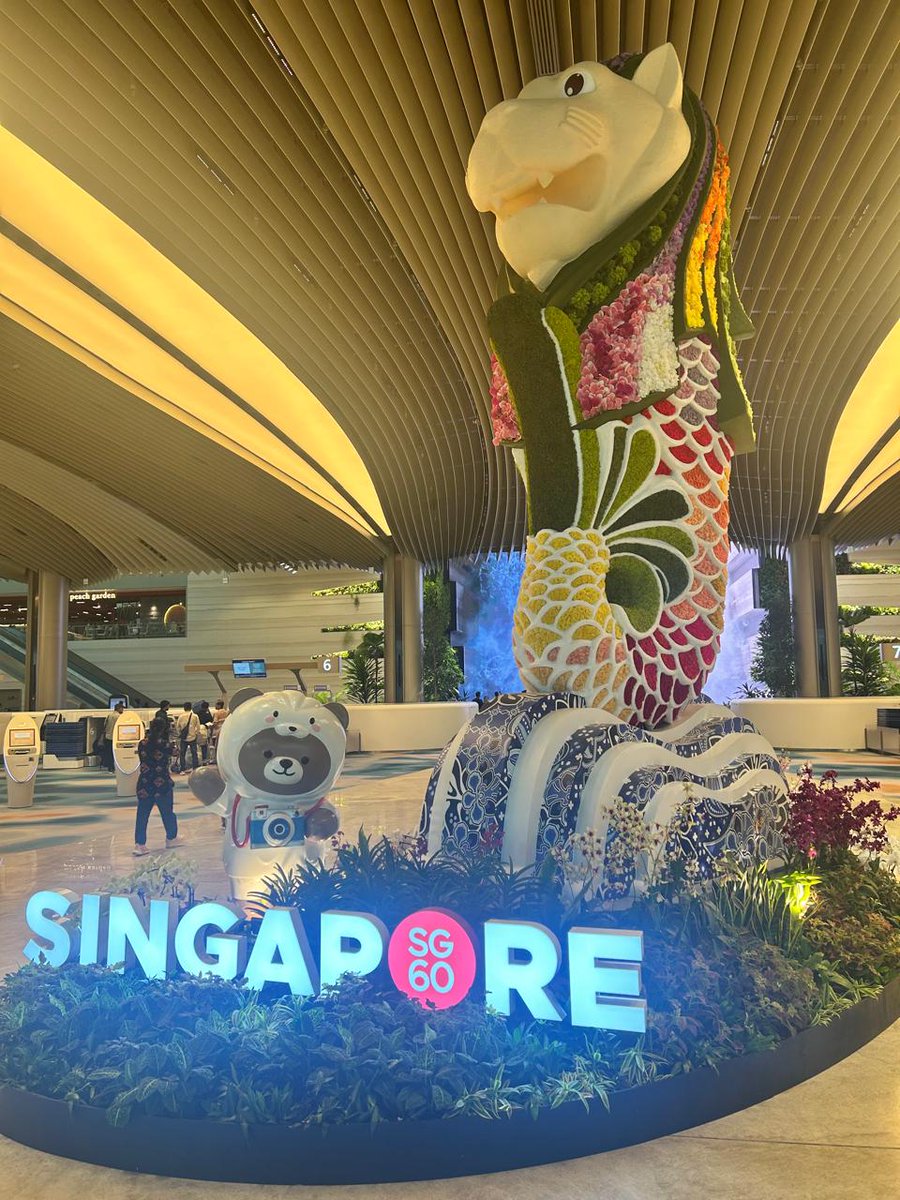 Happy #InternationalTourismDay ! 

Let’s celebrate the joy of exploring new places, cultures &amp; connections that make our world beautiful !✈️🌍