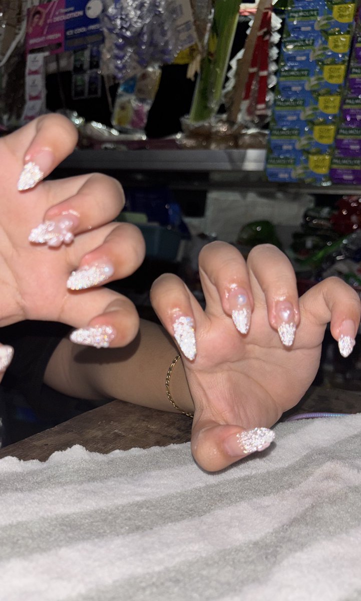 got a new nails🥰🥰 i can finally left a mark