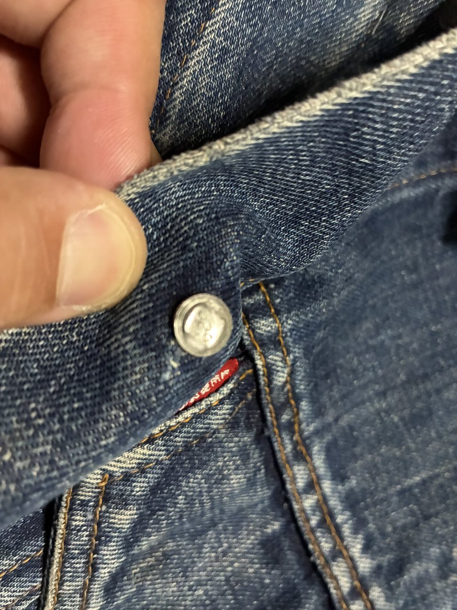 keisuke3733's tweet photo. 有識者の方。
リーバイス詳しい方。
ビンテージ詳しい方。
教えて下さい。
こちらはサイズ46ですか？48ですか？
また何年代の品物か詳しくわかる方是非教えて頂きたいです。 https://t.co/RIelK8pz0p