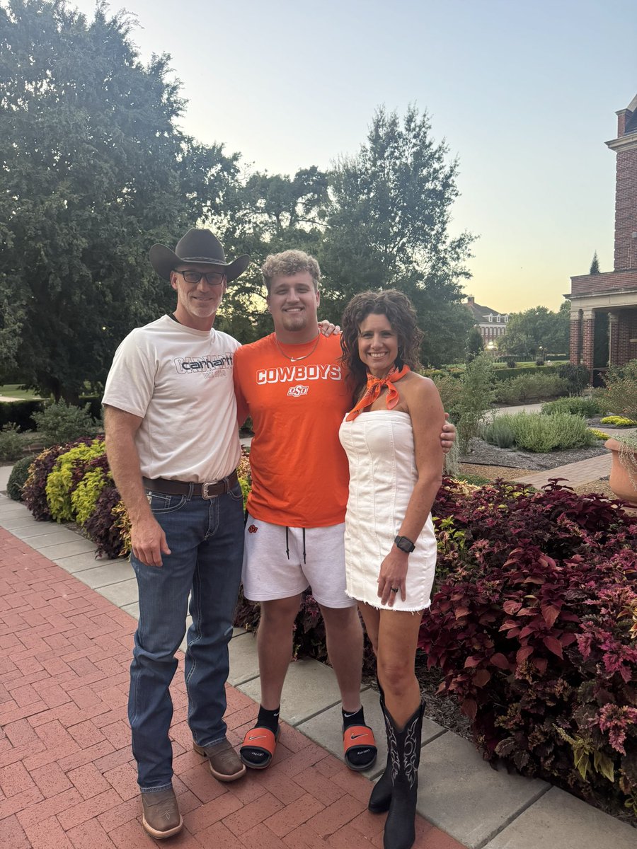 Fired up to be with the #LoyalAndTrue for GAMEDAY in Stilly! #GoPokes #OBlock #FamilyVisitsAtTheAtherton🧡
