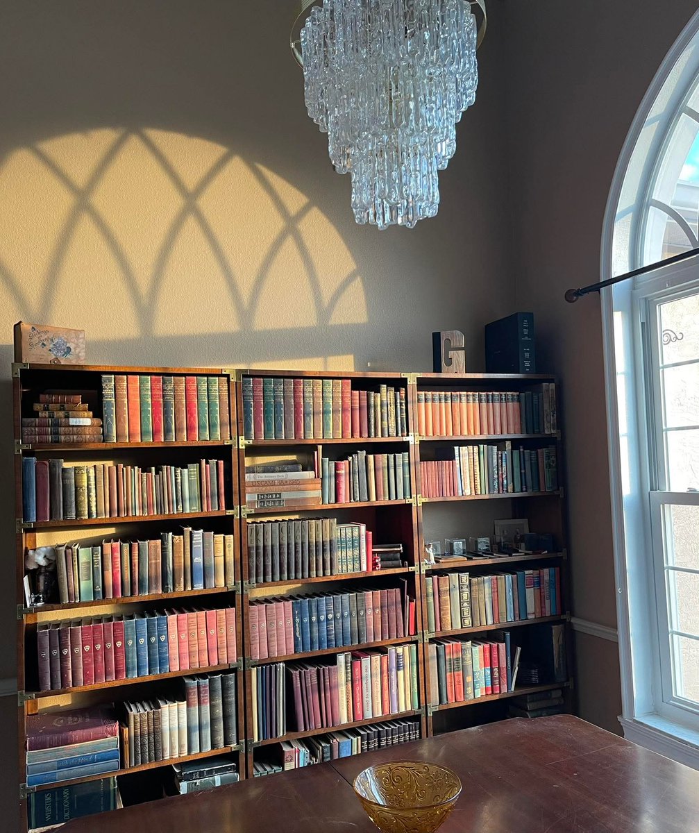 "There is so much to read and the days are so short."
George Eliot

Calm evening