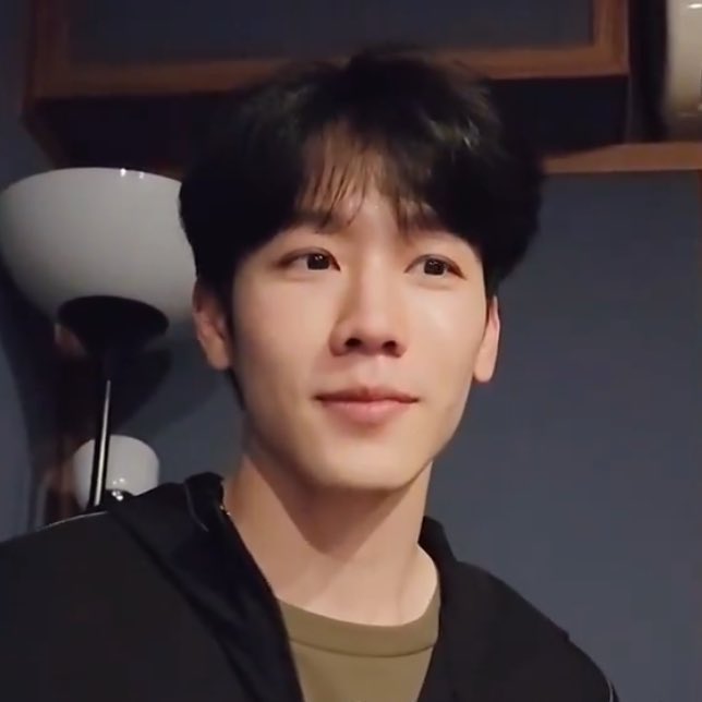 เหมือนคนในวงแอบคบกันแต่ไม่อยากให้ใครรู้