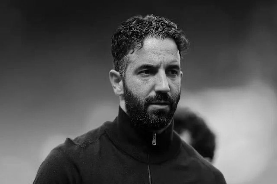 اموريم في البريميرليغ فقط :
لعب 33 مباراه 
حقق ٩ انتصارات
 ٧ تعادلات
خسر ١٧ مباراه .. 
مدرب بائس امام الجماهير فما بالك امام اللاعبين سيء في اختيار التشكيلة وسيء في التبديلات #AmorimOut