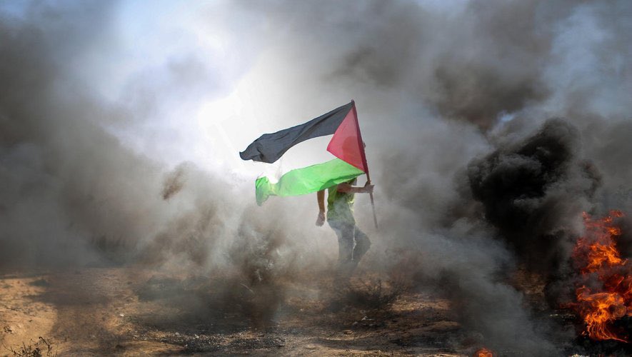 ImpactMediaFR's tweet photo. 🚨🇵🇸🇮🇱 ALERTE GÉNÉRALE !

VERS LA FIN DU GÉNOCIDE À GAZA ? 

Le HAMAS aurait ACCEPTÉ l’accord soutenu par Donald Trump pour LIBÉRER TOUS les OTAGES israéliens.

👉 L’accord pourrait être finalisé LUNDI lors d’un entretien entre Trump et Netanyahou.

• Les otages seraient LIBÉRÉS sous 48H contre la LIBÉRATION de PRISONNIERS palestiniens, dont certains condamnés à perpétuité.
• L’armée israélienne se RETIRERAIT progressivement, remplacée par une FORCE ARABO-INTERNATIONALE, puis par l’AUTORITÉ PALESTINIENNE.
• Le HAMAS serait DÉSARMÉ et QUITTERAIT Gaza.
• L’ONU assurerait l’ACHEMINEMENT de l’AIDE humanitaire et un PLAN de RECONSTRUCTION sur 5 ANS financé par des pays musulmans.
• En contrepartie, ISRAËL s’engagerait à NE PAS ANNEXER la Cisjordanie ni Gaza.