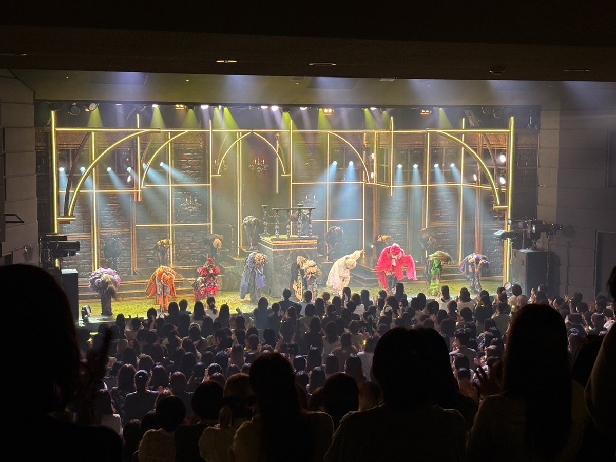 【#キルバーン】
本日もありがとうございました🙌🌟
東京公演最後の2公演、いかがだったでしょうか？

明日はいよいよ千穐楽✨
開演時間は1時間早く、「12時から」となっております！
ご来場の皆様、お間違いのないようお気をつけください！
明日もお待ちしております🙇‍♂️

 #TRUMPシリーズ