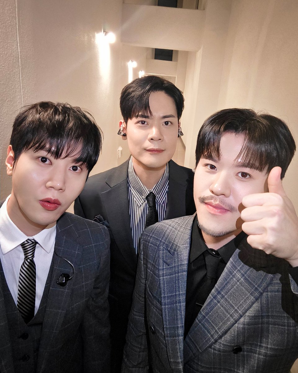 2025 제2회 전북노사화합가요제

역시 짱포엠과 함께하면 행복지수 703% 증가🔋

오늘 와주신 라뷰 여러분 모두 감사합니다💝
갑작스레 내린 비에 감기 걸리지 않도록
조심하시기 바랍니다🥹

짱포엠과 즐거운 하루 마무리해요☕️

#LAPOEM #라포엠 #전북노사화합가요제
#유채훈 #최성훈 #정민성