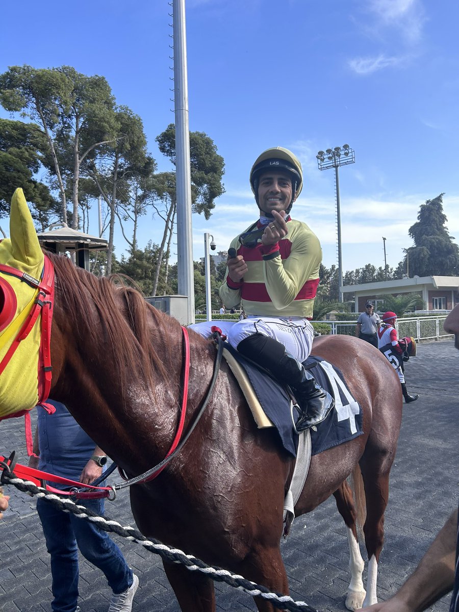 Sılpahar İzmir’de koşulan ilk koşuyu kazanıp maidena veda ediyor. Tüm ekibimizin eline sağlık 🧿