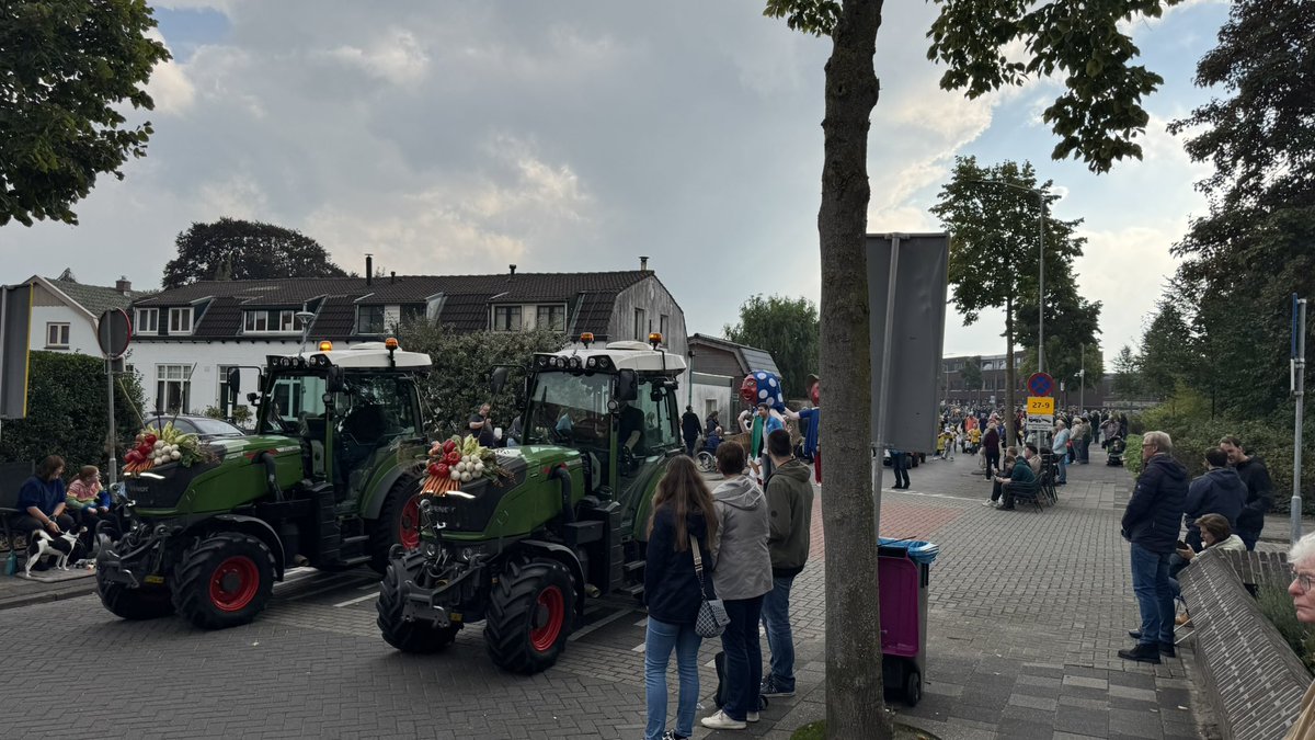Hulpdiensten arriveren bij incident tijdens Fruitcorso