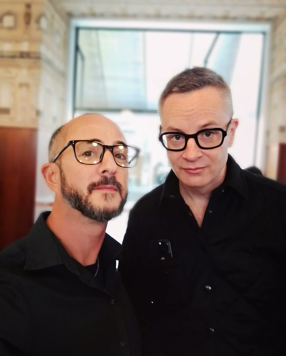 _pavo_'s tweet photo. Ho incontrato @HIDEO_KOJIMA_EN e Nicolas Winding Refn. Hanno parlato del tempo: non è un bene infinito, non va sprecato né riempito a caso. La vera rivoluzione oggi è spenderlo in ciò che ci fa sentire vivi. @Kojima_Hideo
#hideokojima
#nicholaswindingrefn
#gaming
#cinema https://t.co/qdUtQy9dW5