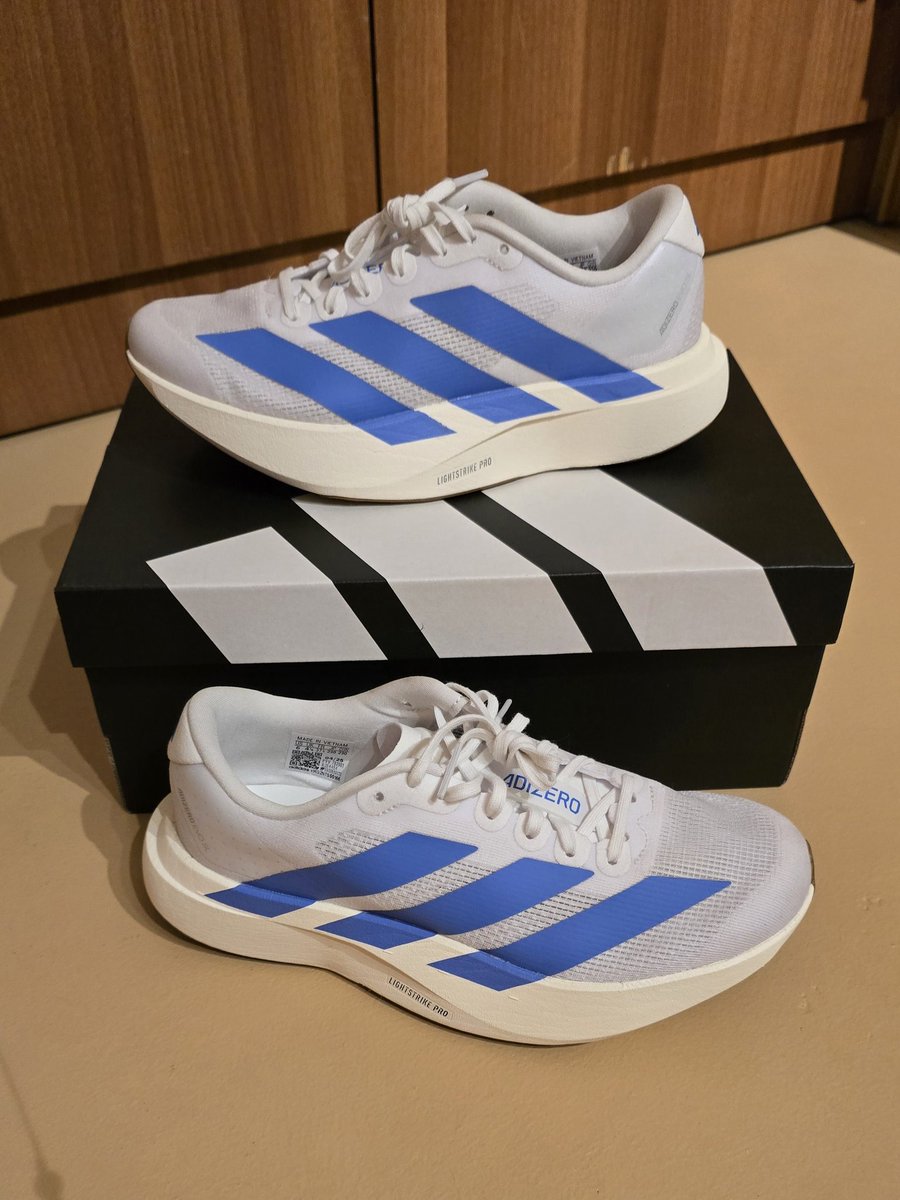 sabsrina14's tweet photo. [WTS] [MY 🇲🇾]

Adidas Adizero Evo SL Running Shoes

✅️ Ready Stock 
Condition: Lightly used
Reason: size is too small for me :( 
Size: UK 4.5 / US 6 Unisex
Price : RM500 (can nego!)
Postage or meet up at PJ area
DM for further negotiation

#Adidas #adizeroevosl #Runningshoes https://t.co/6fF6gu1Hw7