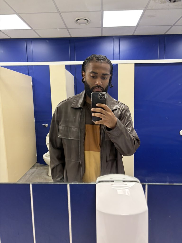 b3njarni's tweet image. 