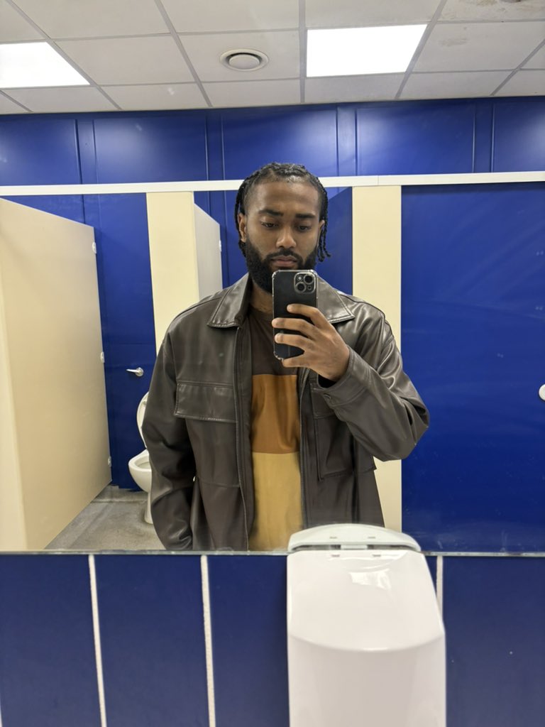 b3njarni's tweet image. 