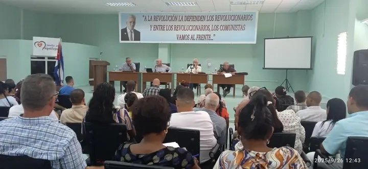 María Elena Rodríguez Pérez (@marielenamay) on Twitter photo En visita realizada por el Presidente de la República <a href="/DiazCanelB/">Miguel Díaz-Canel Bermúdez</a> a nuestra provincia #Mayabeque convoca a multiplicar las buenas prácticas observadas seguimos adelante #JuntosPorMayabeque <a href="/DrRobertoMOjeda/">Dr. Roberto Morales Ojeda</a> <a href="/edelso_ramos/">Edelso Ramos Linares</a> <a href="/ManuelAgui21532/">Manuel Aguiar Lamas</a> En visita realizada por el Presidente de la República <a href="/DiazCanelB/">Miguel Díaz-Canel Bermúdez</a> a nuestra provincia #Mayabeque convoca a multiplicar las buenas prácticas observadas seguimos adelante #JuntosPorMayabeque <a href="/DrRobertoMOjeda/">Dr. Roberto Morales Ojeda</a> <a href="/edelso_ramos/">Edelso Ramos Linares</a> <a href="/ManuelAgui21532/">Manuel Aguiar Lamas</a>