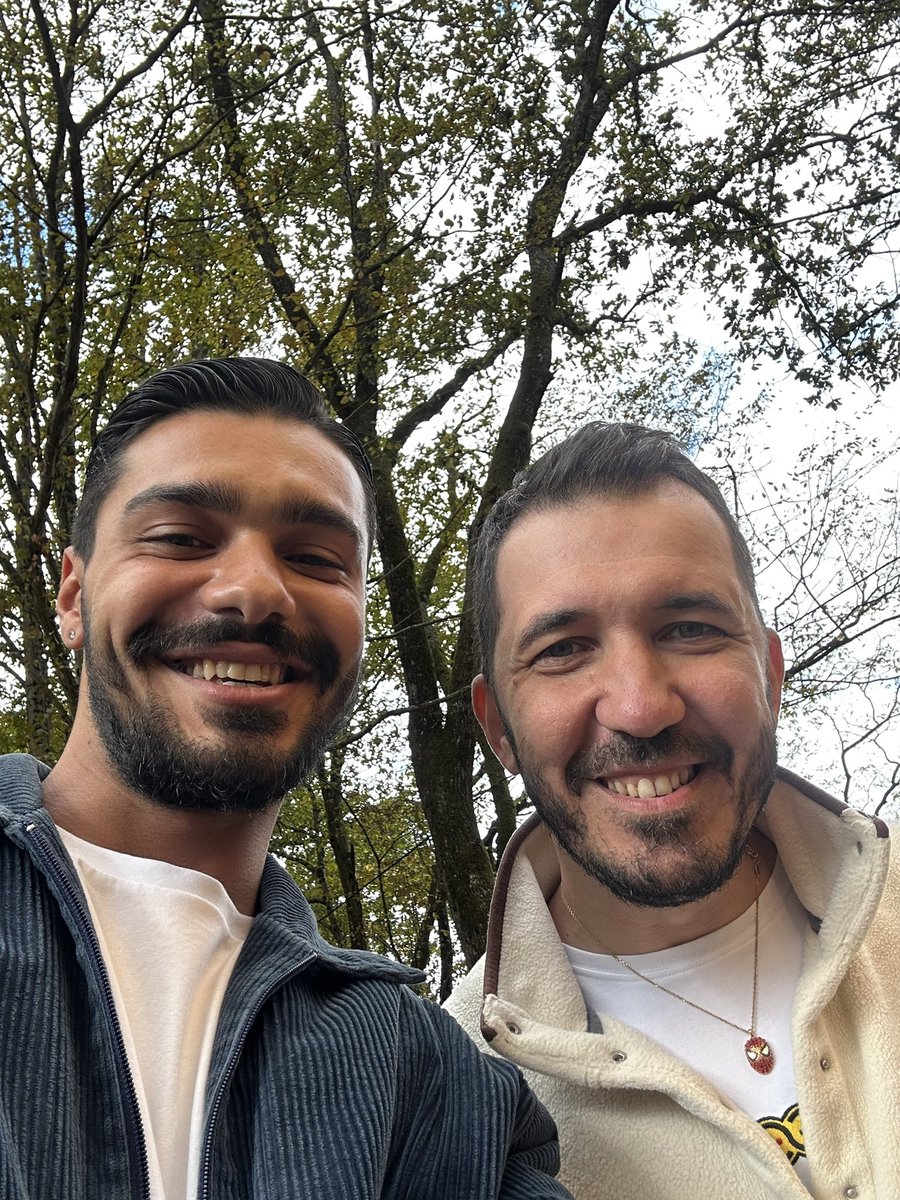 yüzümüzde vatan gülüşü <a href="/parmamaniac/">Emre Özcan</a>