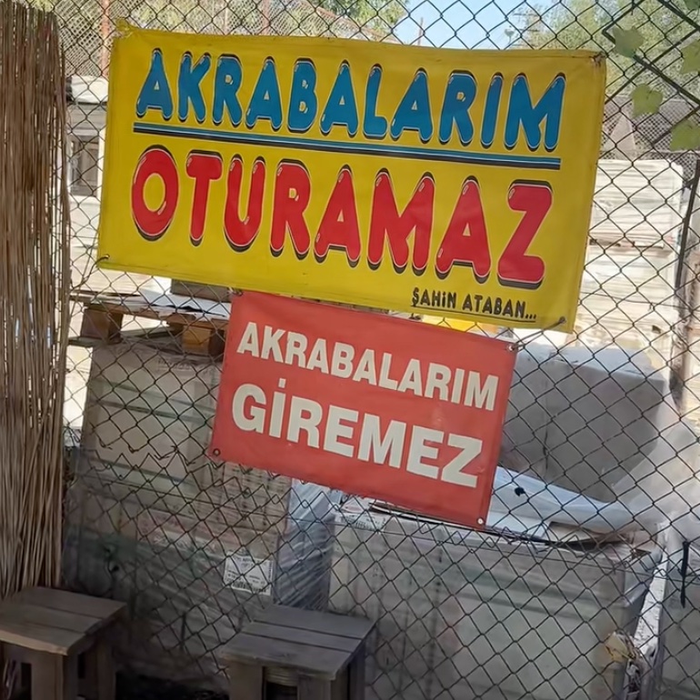 Adana'da bir esnaf, işletmesine akrabalarının girmesini yasakladı.