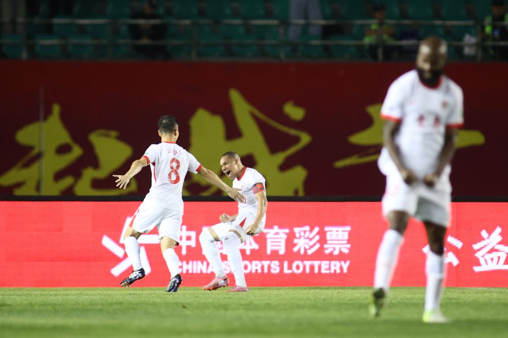 No confronto da parte de baixo da tabela, Changchun Yatai e Qingdao Hainiu empataram por 2x2

Gols de Tan Long e Aifeierding Aisikaer para o Changchun e Lin Chuangyi e Xiao Kun para o Qingdao