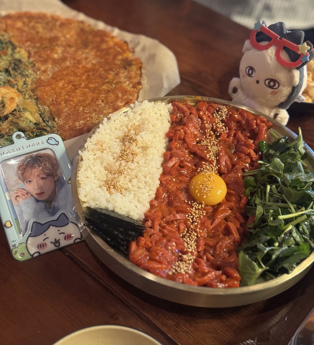 todayjh529's tweet photo. 아 배부르다 ..... 😋 담엔 그냥 해물파전시키기 
고추장육회에 밥을 줘서 왜주지?햇는데 찰떡궁합 .ᐟ 

📍부엉이산장 with 태그안되는 메이랑 
#지훈아_여기가_맛있지훈 https://t.co/s8p2IR7Ho7