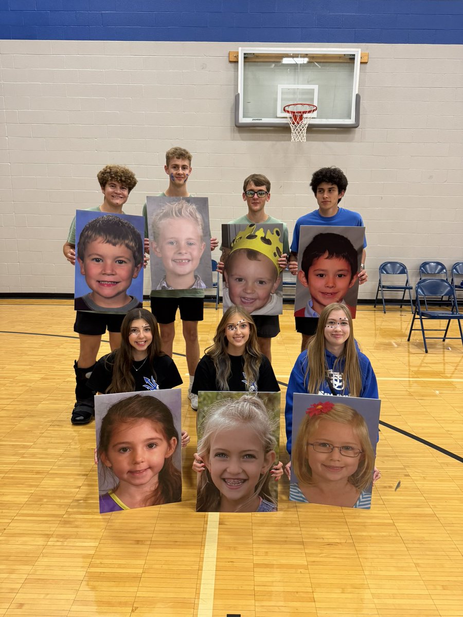 BlueDevilSpeech's tweet photo. Speech Team members were very busy yesterday during Devilmania! From homecoming court to class skits, to StuCo and Light Show for band and dance, Speech Team members were everywhere! 

Congrats to our 4 team members on the Homecoming Court - Molly, Alden, JD, &amp; Max. https://t.co/6npqTu3zol