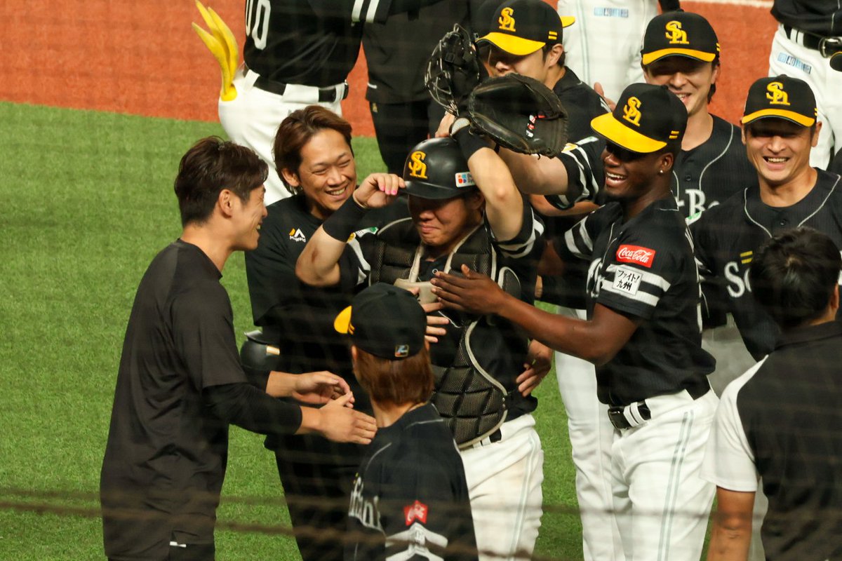 mamgigi05's tweet photo. 泣ける😭おつかれ海ちゃんありがとー！！
#海野隆司 #モイネロ
#sbhawks https://t.co/HzMNVTIB5m