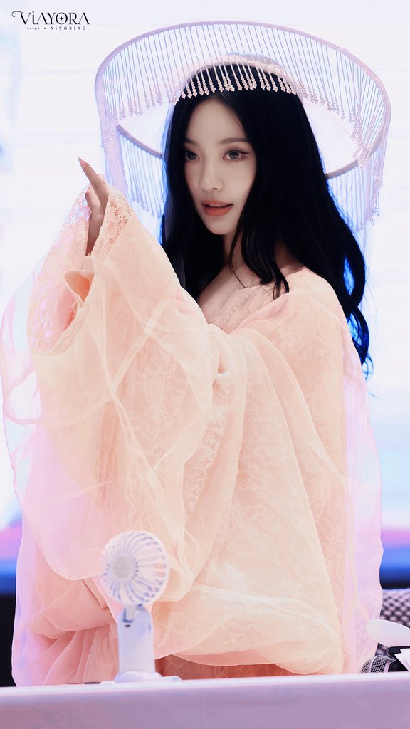 250927 PPMQ fansign day1

#닝닝 #NINGNING  #宁艺卓 #에스파 #aespa #宁宁 #寧藝卓 #寧寧 #AESPA